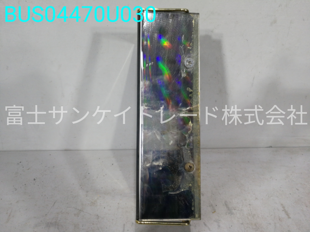 BUS04470U030