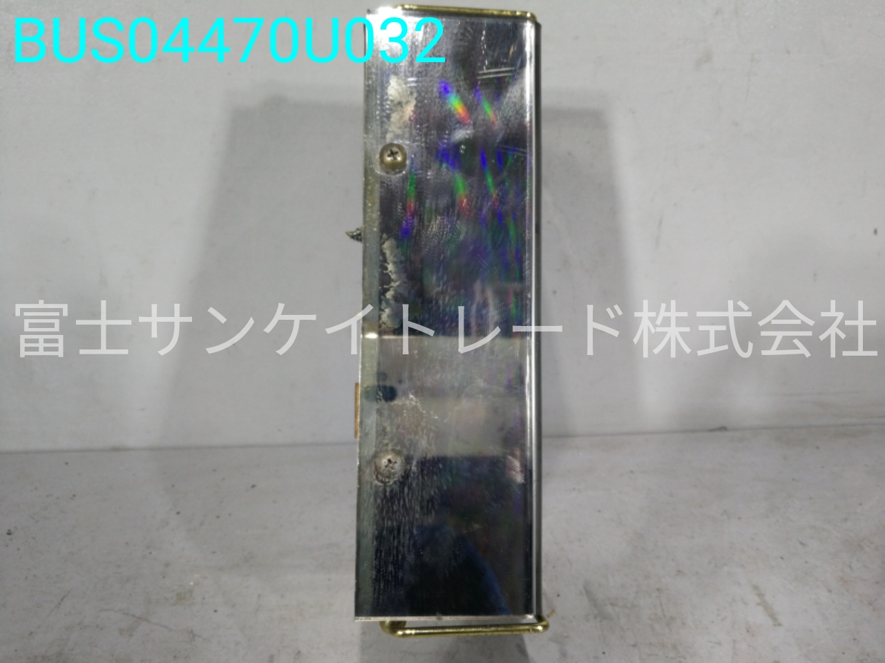 BUS04470U032