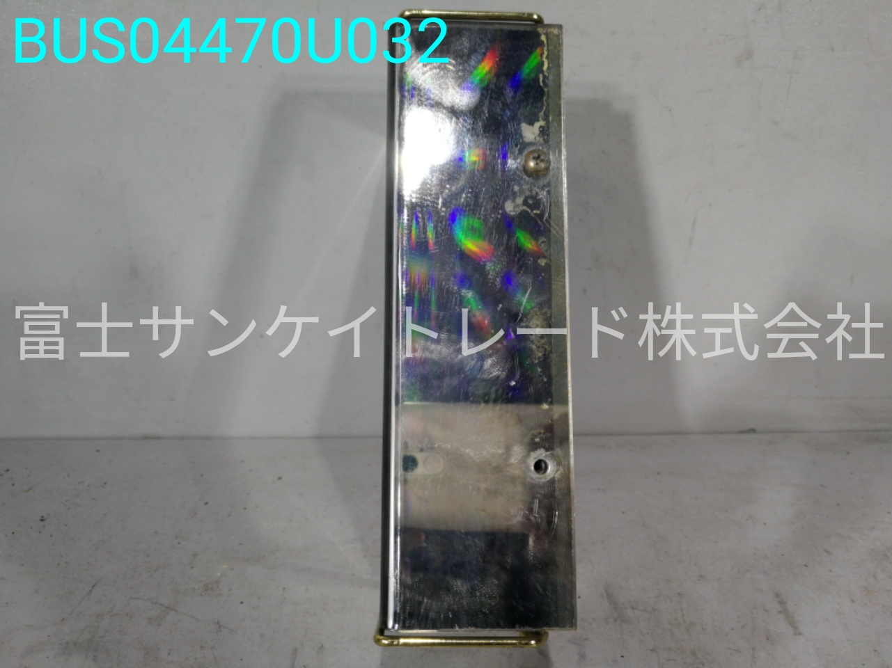 BUS04470U032