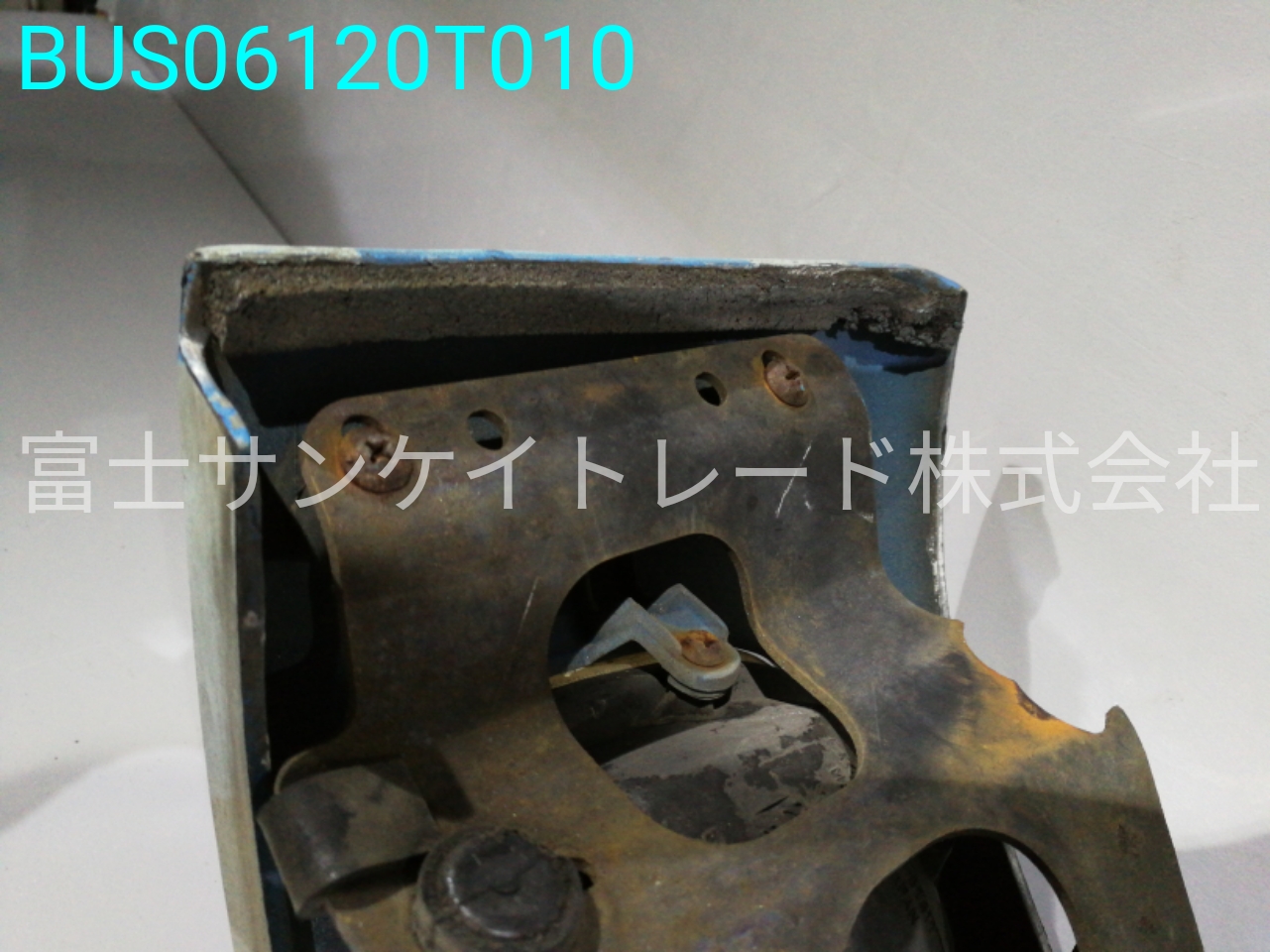 BUS06120T010