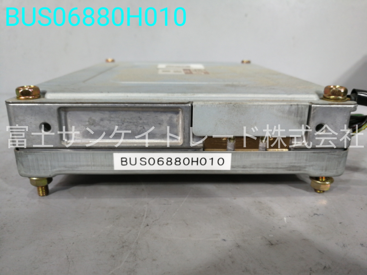 BUS06880H010