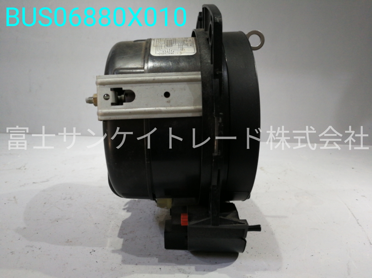 BUS06880X010