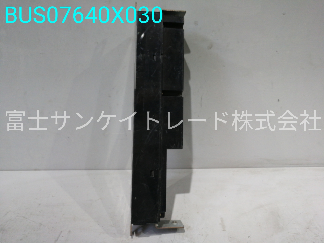 BUS07640X030