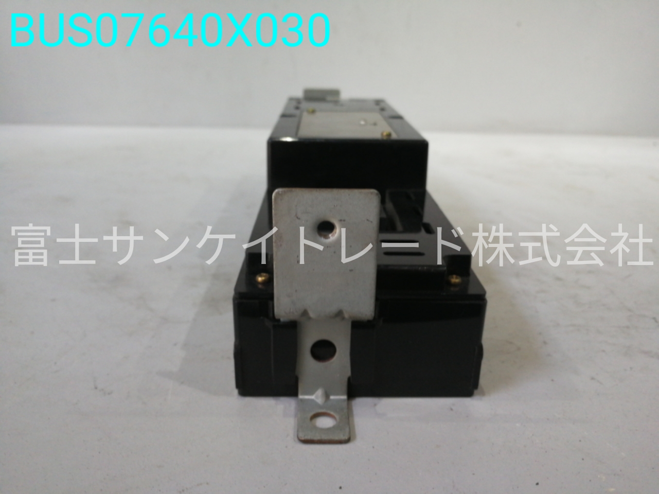 BUS07640X030