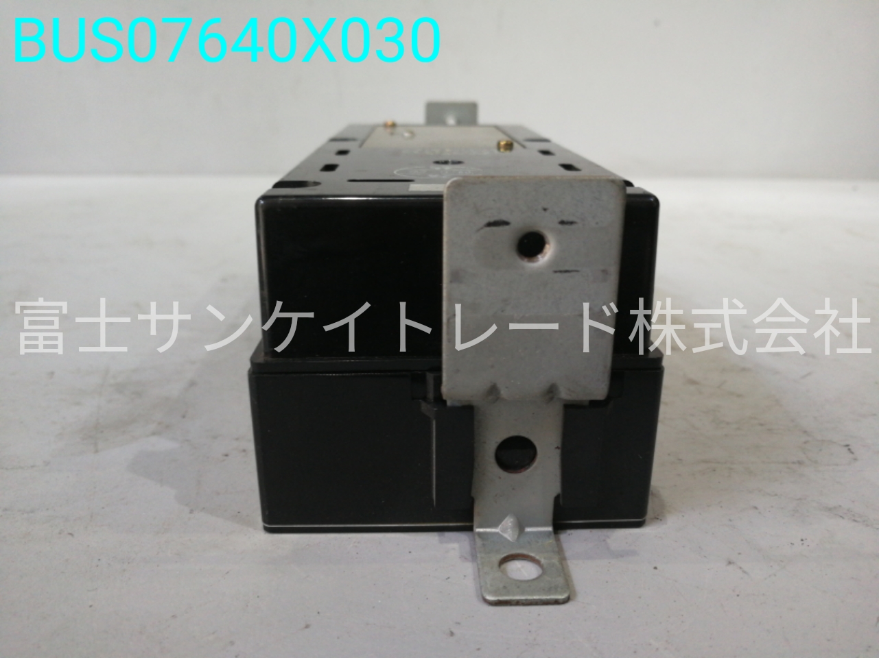 BUS07640X030