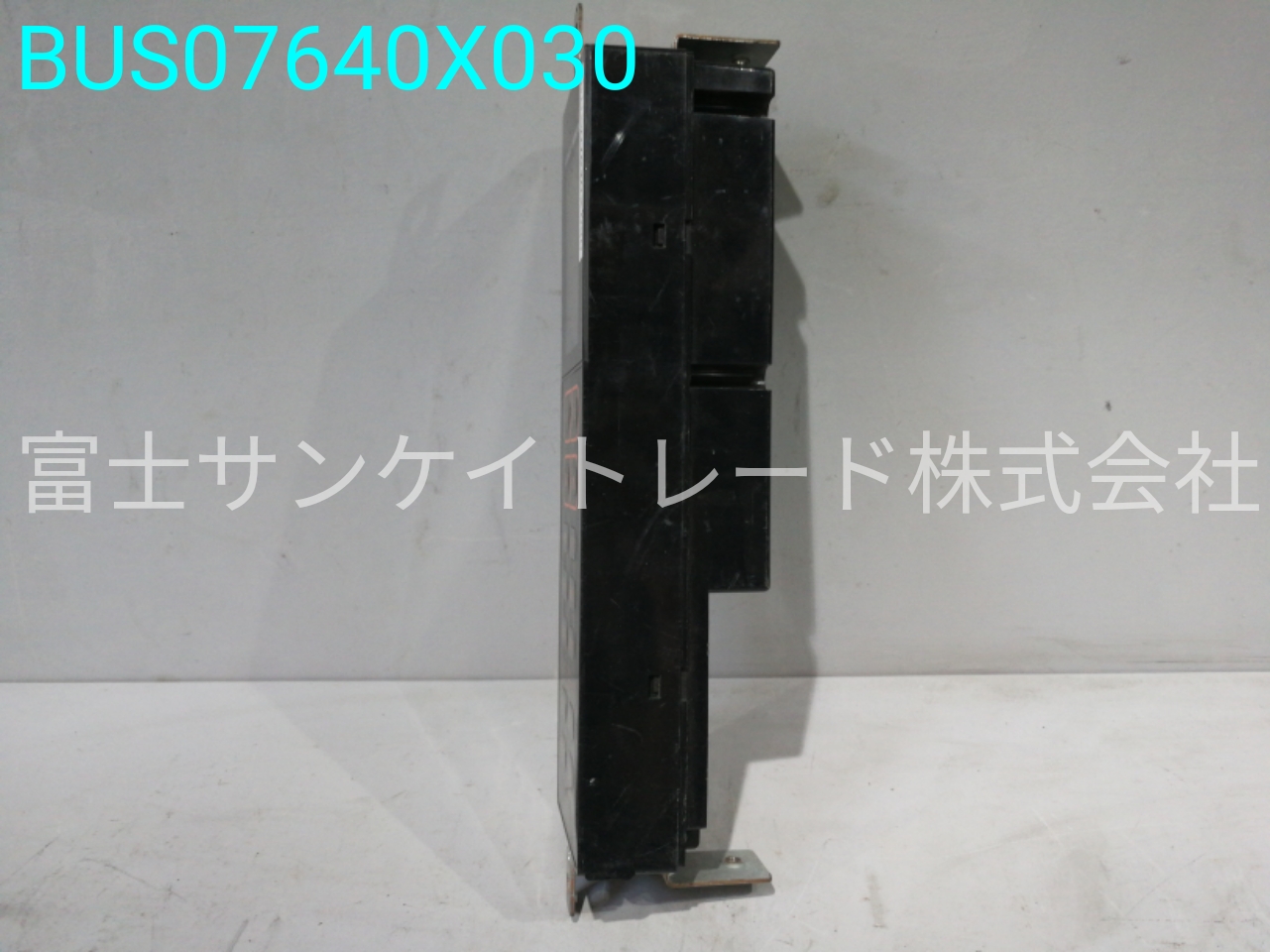 BUS07640X030