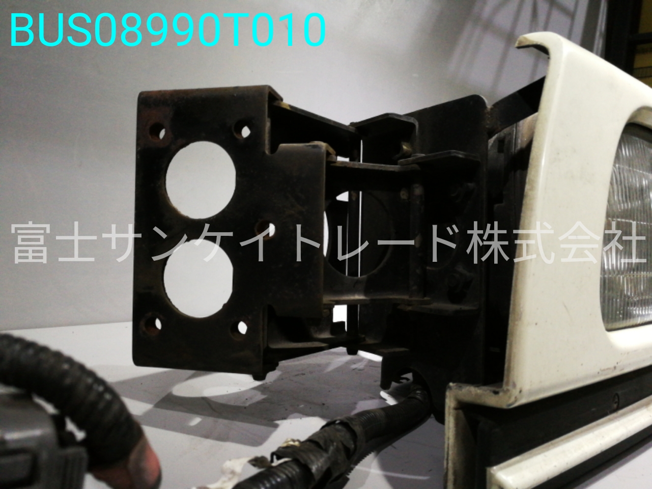 BUS08990T010