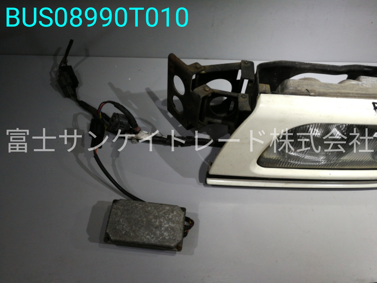 BUS08990T010