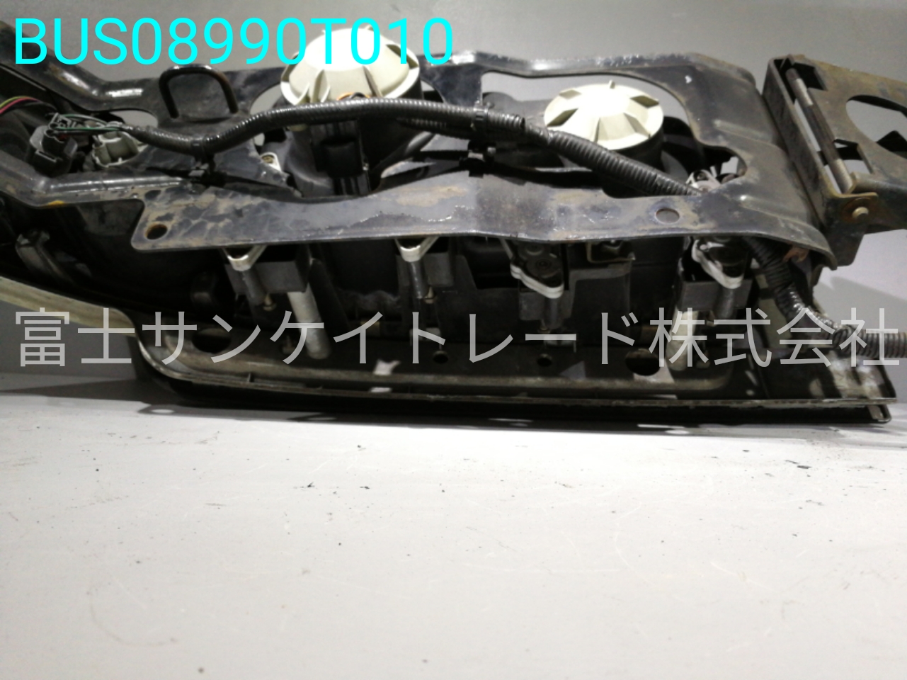 BUS08990T010