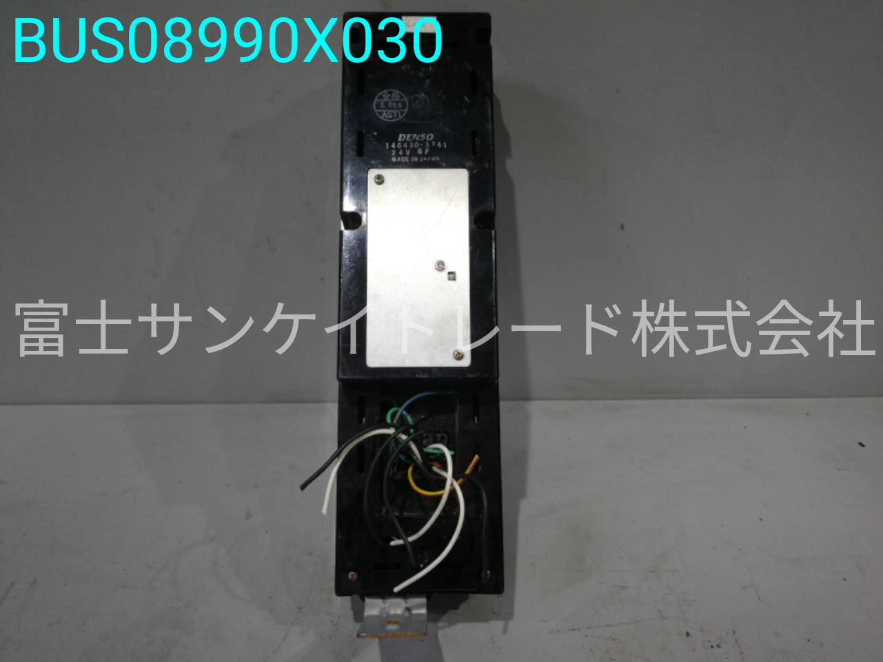 BUS08990X030