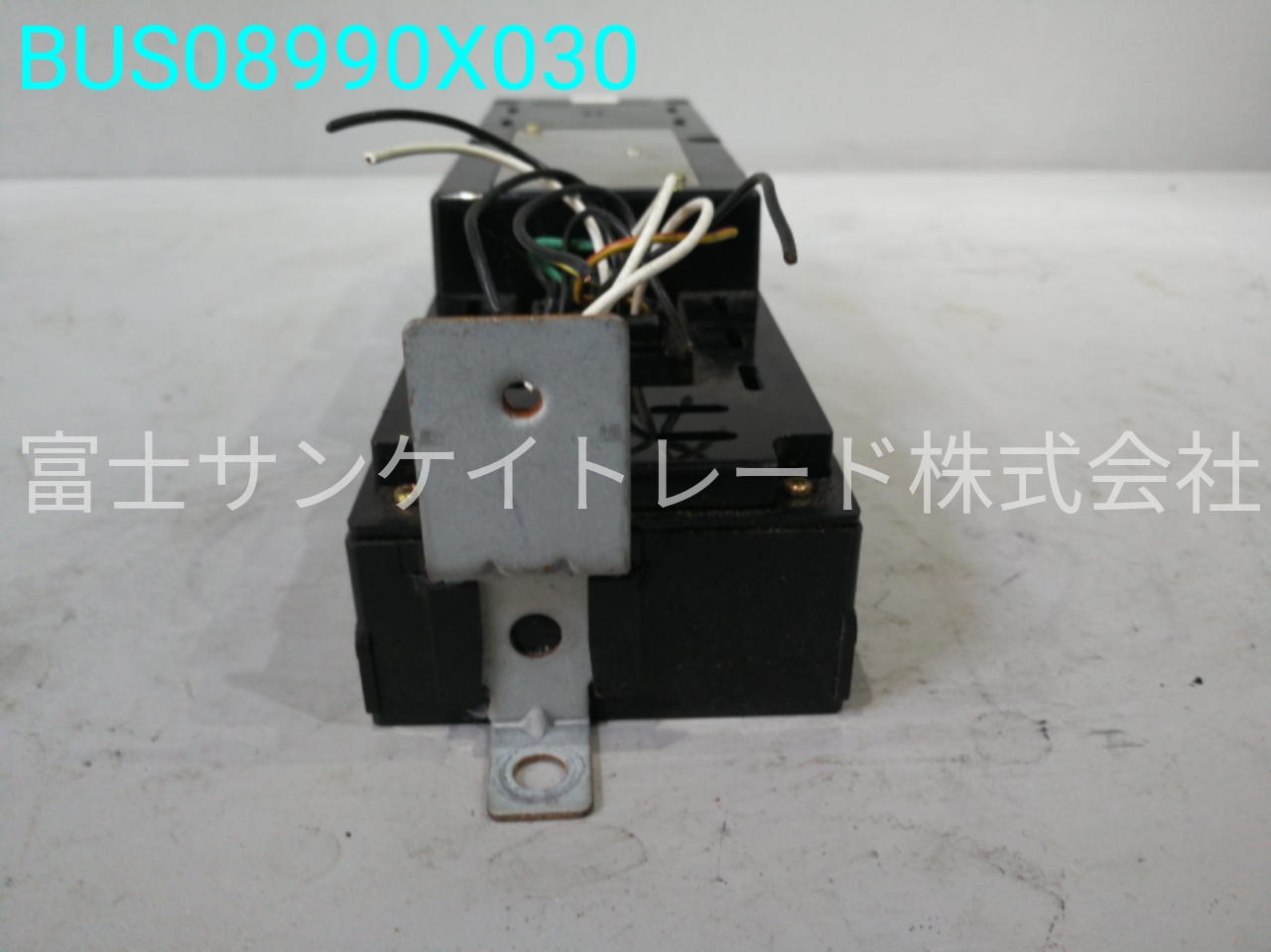 BUS08990X030