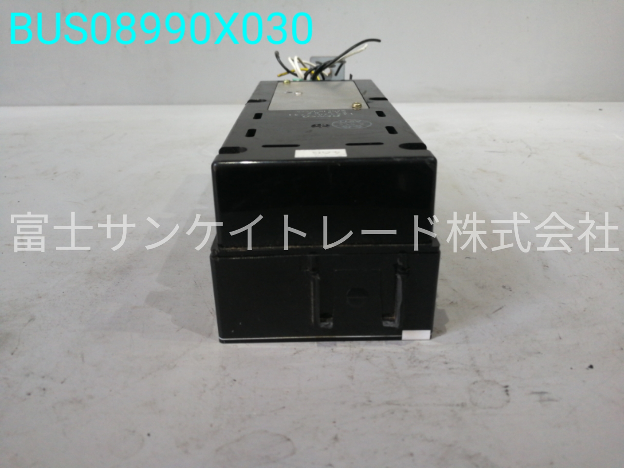 BUS08990X030