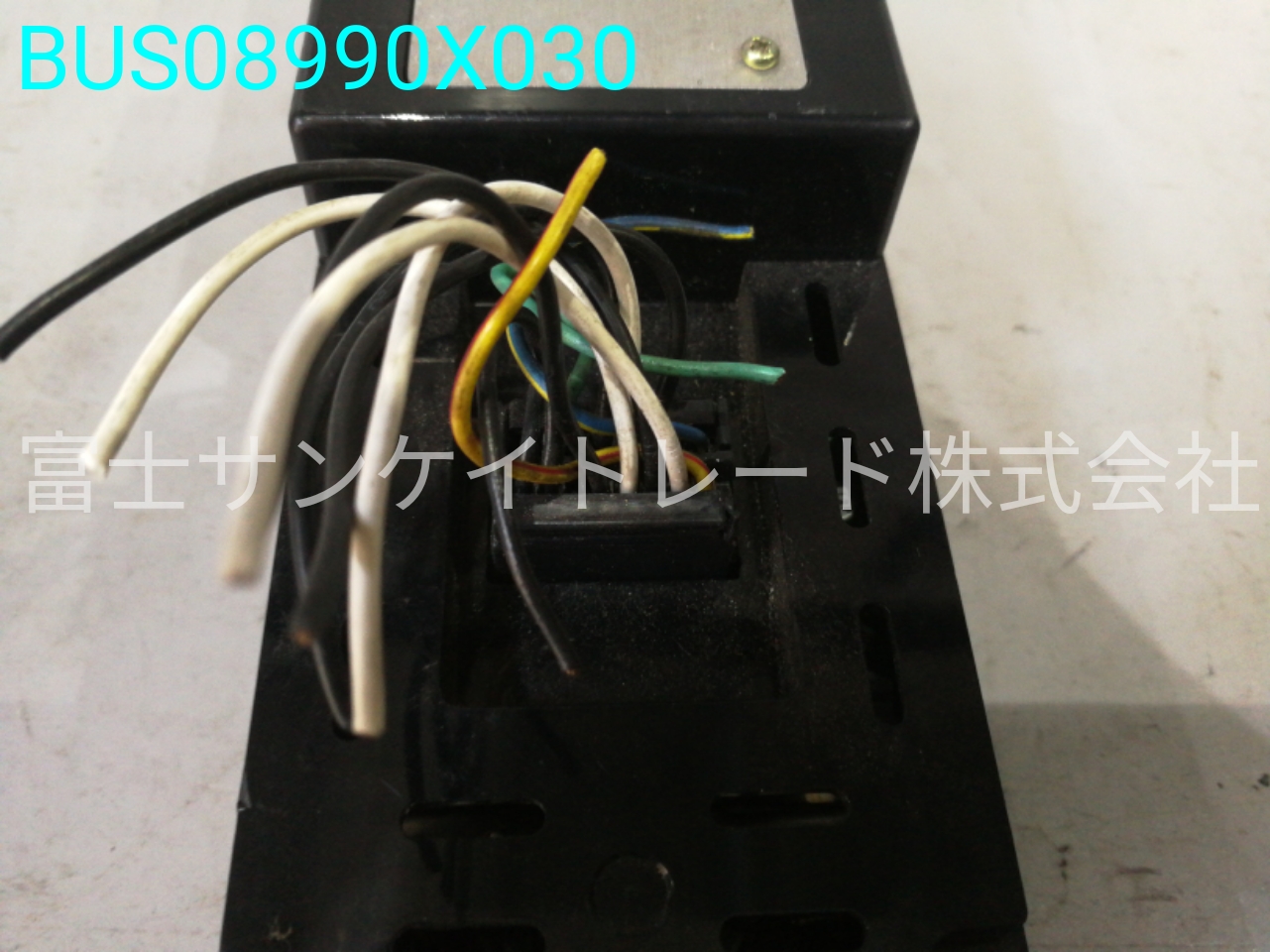BUS08990X030