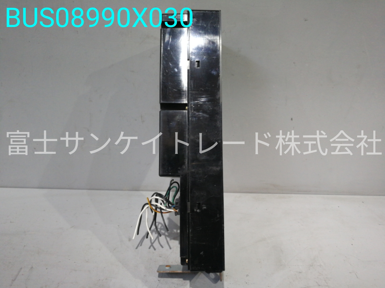 BUS08990X030