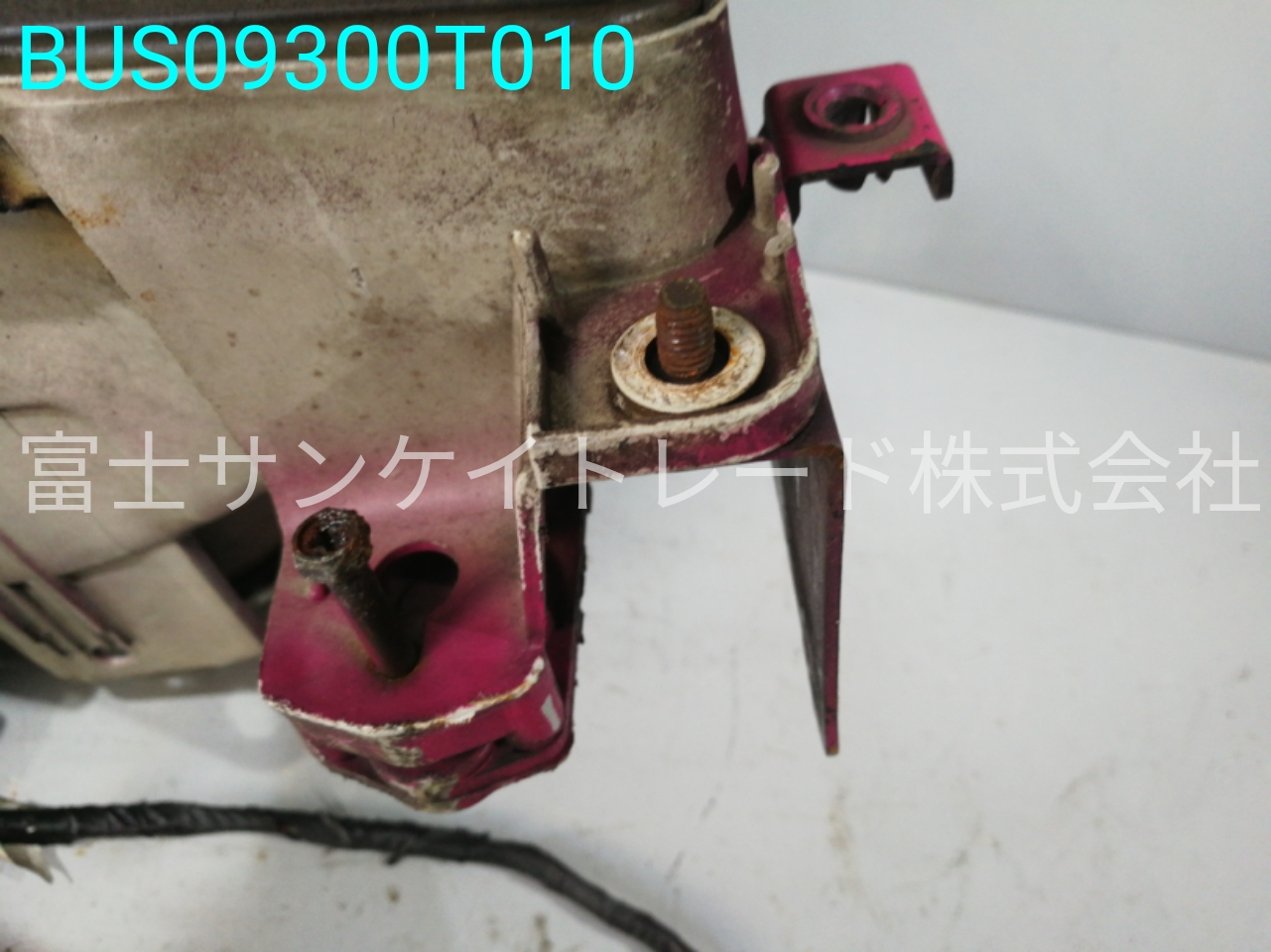 BUS09300T010