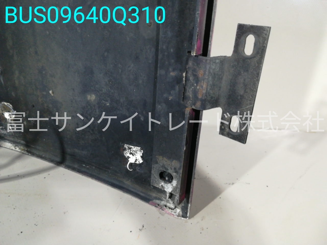 BUS09640Q310
