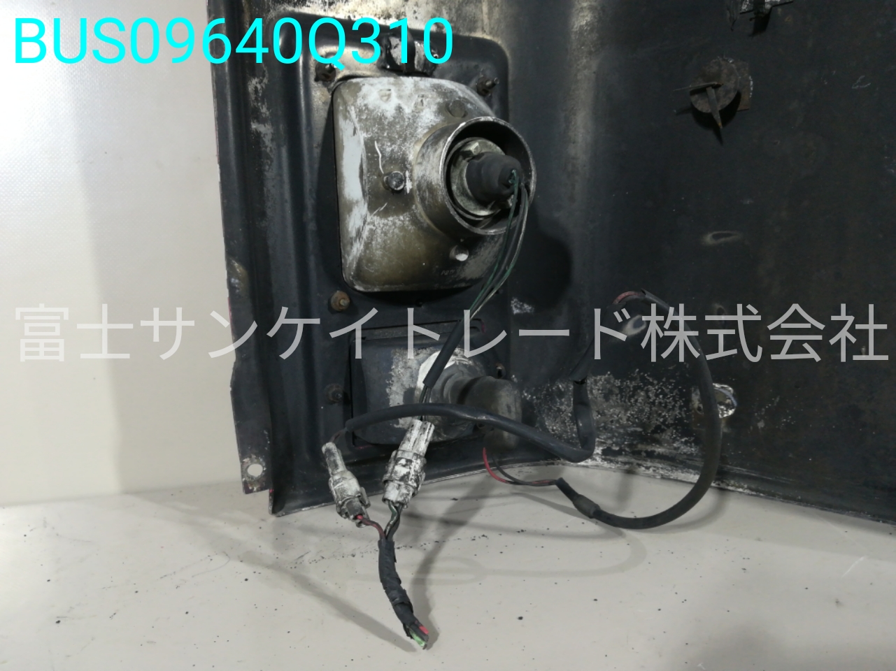 BUS09640Q310