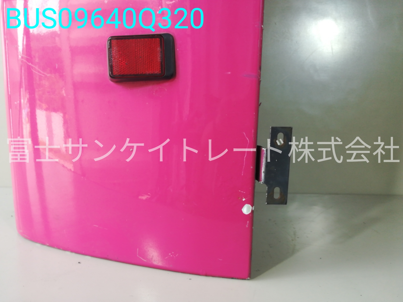 BUS09640Q320