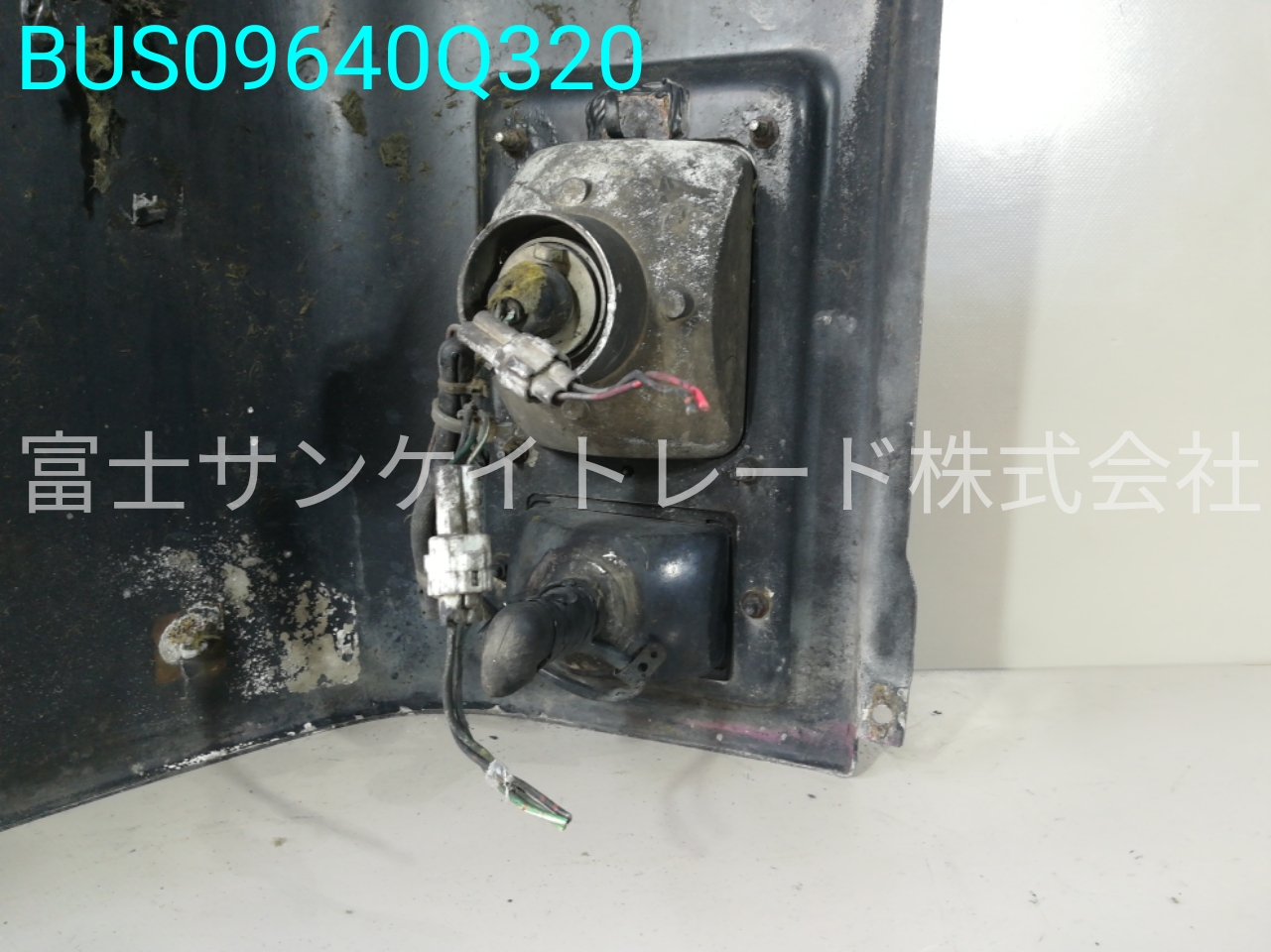 BUS09640Q320