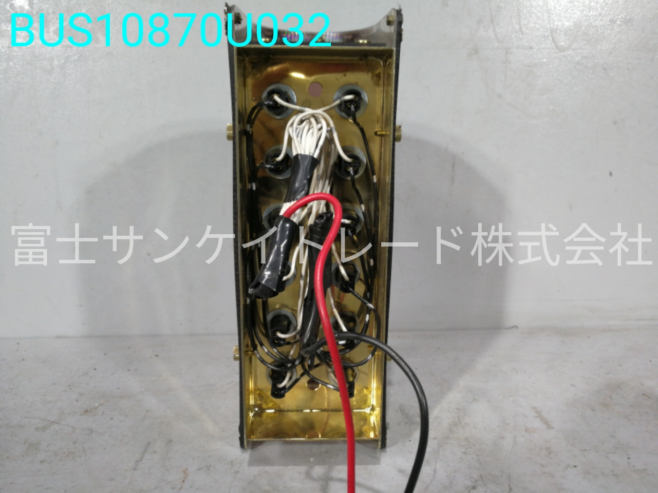 BUS10870U032
