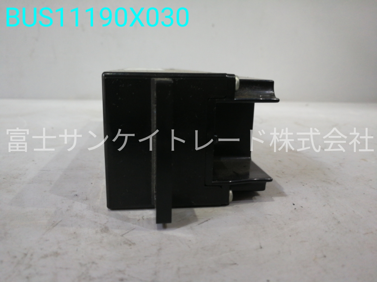 BUS11190X030