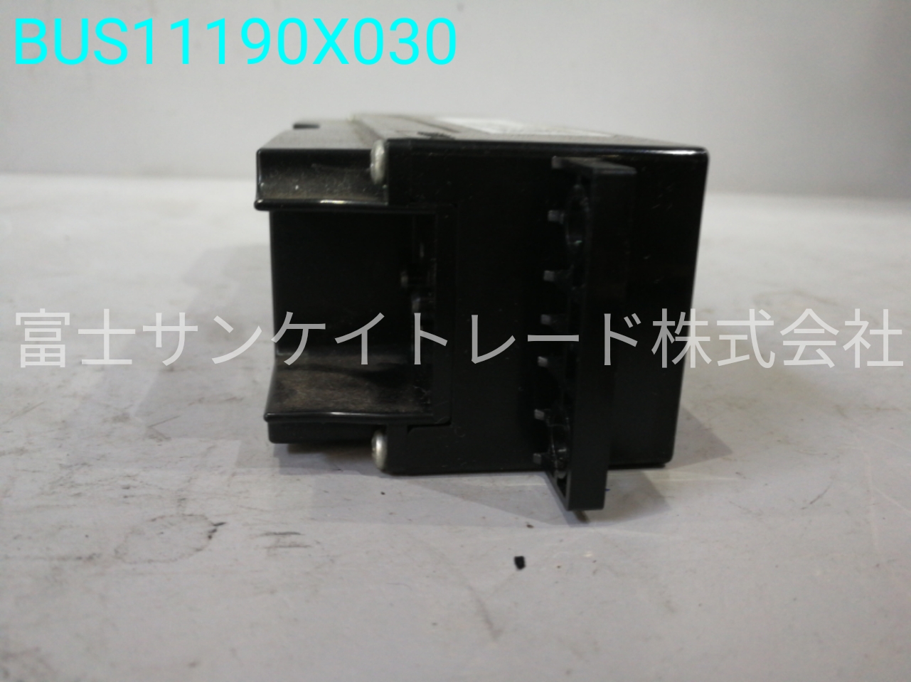 BUS11190X030