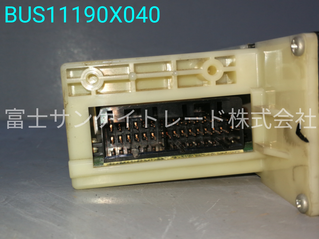 BUS11190X040