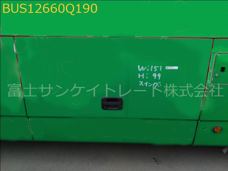 トランクパネル右前