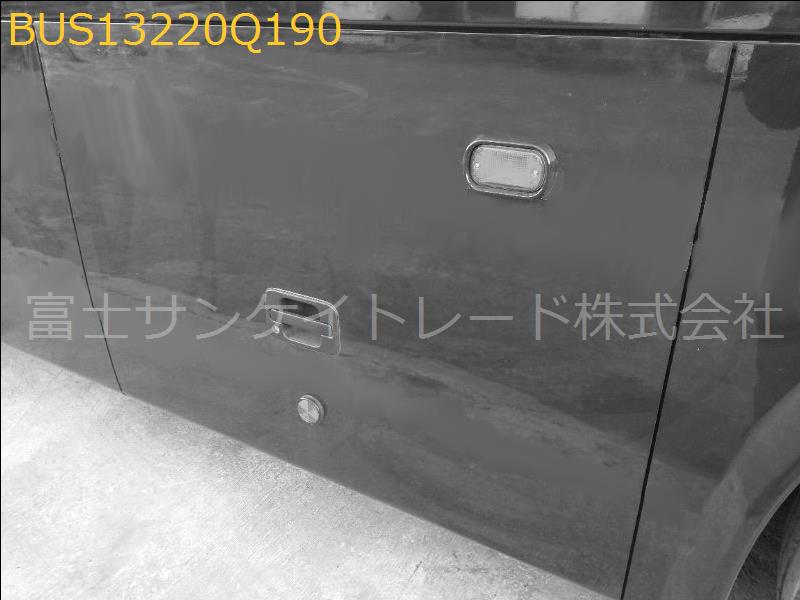 トランクパネル右前