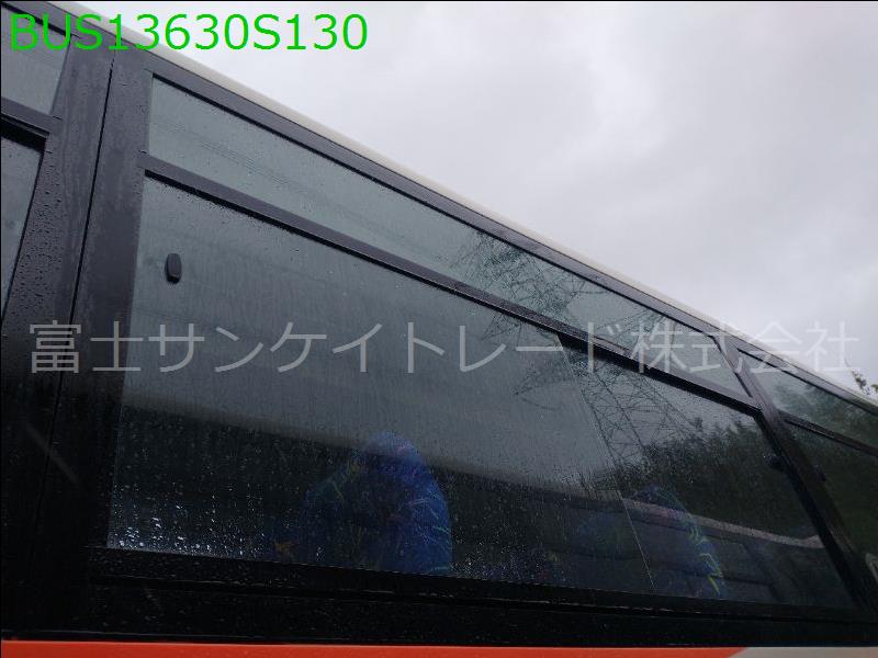 サイドガラス左３番目