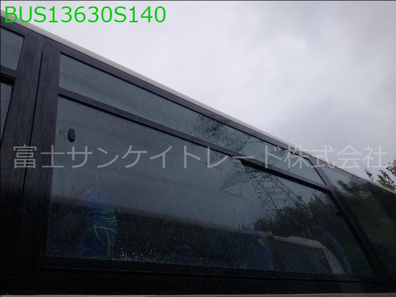 サイドガラス左４番目