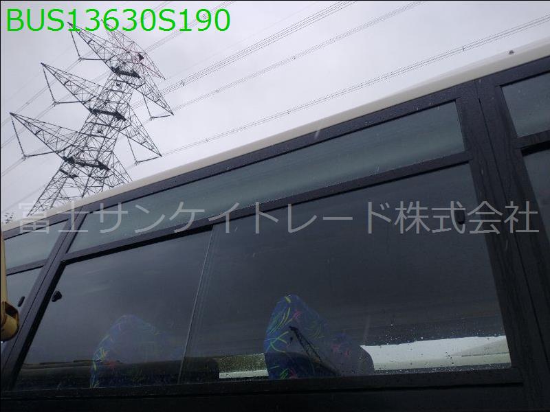 サイドガラス右３番目