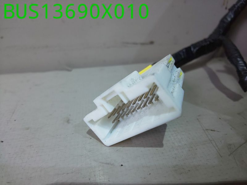 BUS13690X010